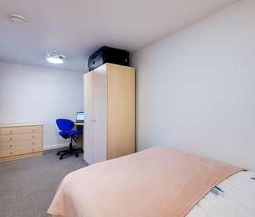 5 bedroom semi-detached house to rent - Photo 4