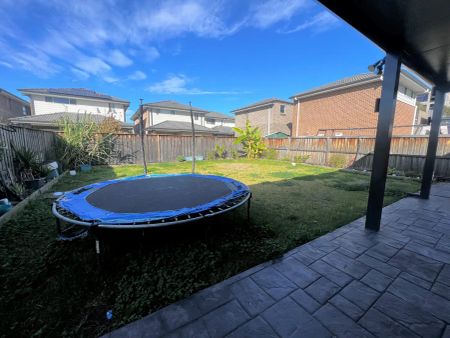 “BEAUTIFUL MODERN FAMILY HOME!” - Photo 5