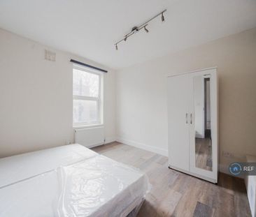 3 bedroom flat to rent - Photo 2