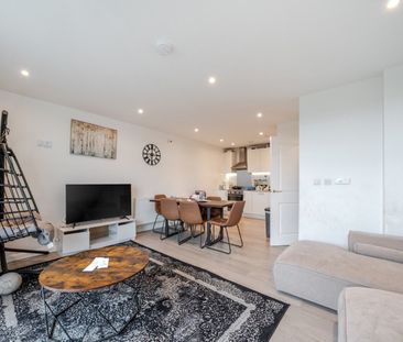 Flat to rent - Brewers Square, Dartford, DA1 - Photo 2