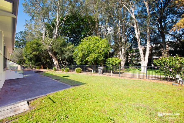 3 Bedroom Home in coveted Little Beach Location. - Photo 1