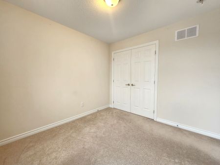 For Lease - 209 Hartsmere Drive, Stittsville - Munster - Richmond, Ontario - Photo 5