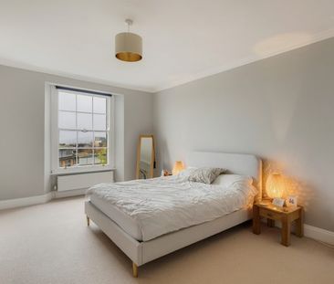 2 Bed Flat - Photo 4