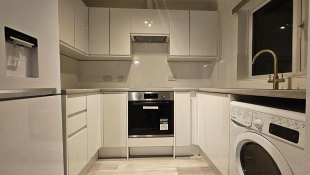 2 bedroom flat to rent - Photo 1