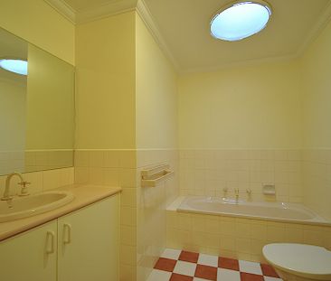 5 Albert Place, Dingley Village VIC 3172 - House For Rent | Domain - Photo 5