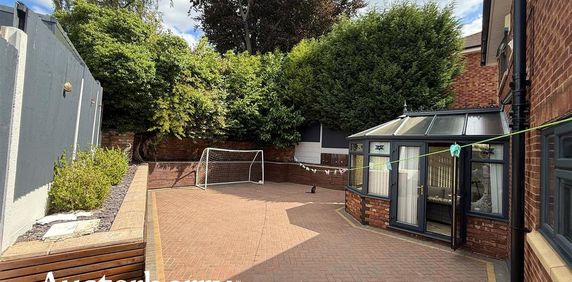 4 bedroom detached house to rent - Photo 2