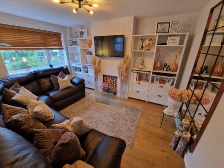 2 bedroom semi-detached house to rent - Photo 4