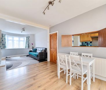 4 bedroom house - mid terrace - Photo 3