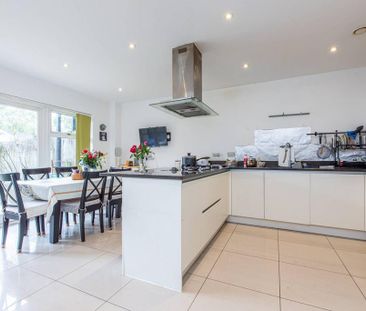 3 bedroom terraced house to rent - Photo 5