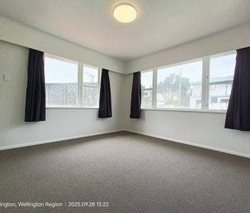 Bright, Modern & Family-Ready – Your Newlands Home - Photo 2