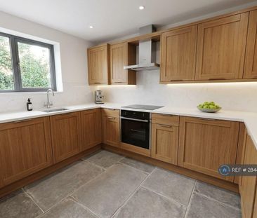 3 bedroom flat to rent - Photo 4