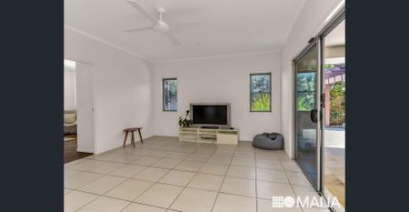 Spacious Family Home on Corner Block With a Pool! - Photo 2