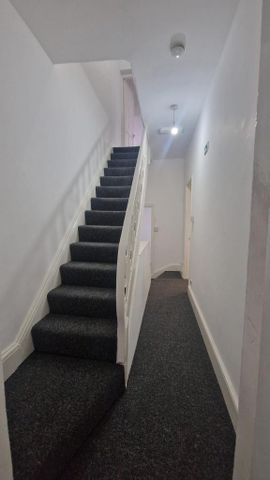 4 bedroom flat to rent - Photo 4