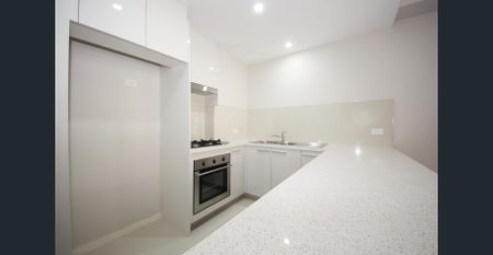 Wonderfully Spaced & Convenient 2 Bedroom Apartment - Photo 3