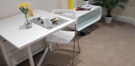 Studio to rent - Photo 2