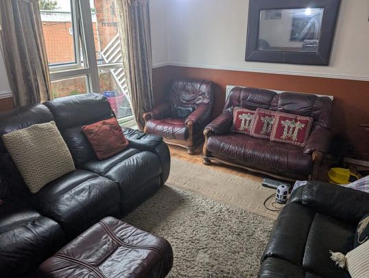 1 bedroom in a house share to rent - Photo 1