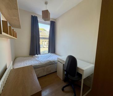 4 bedroom terraced house to rent - Photo 3