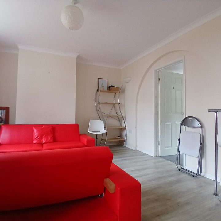 4 bed semi-detached house to rent in Close, Norwich, NR5 - Photo 1