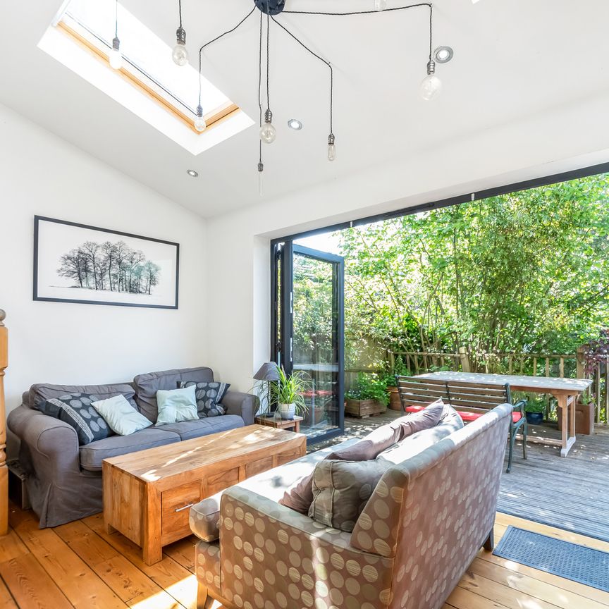 Lansdowne Lane, Charlton, SE7, London - Photo 1