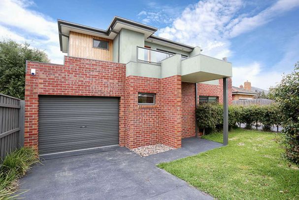 Stylish Contemporary Townhouse in Prime Essendon North - Photo 1