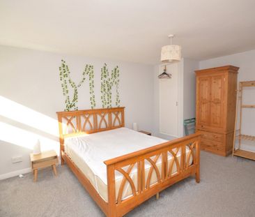 Church Road, Alphington, Exeter, Devon, EX2 - Photo 4