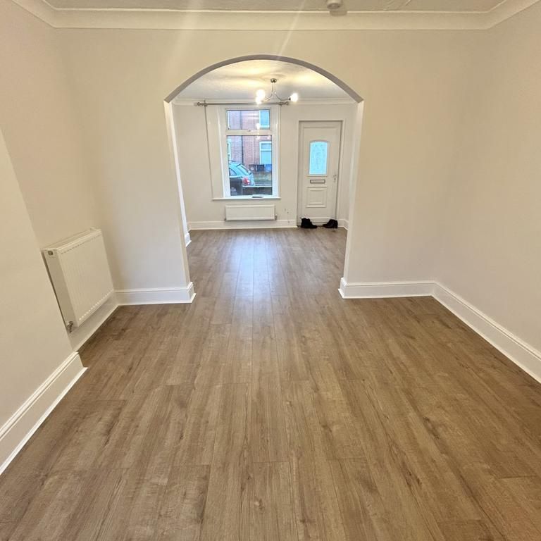 3 bedroom end of terrace house to rent - Photo 1