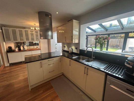 4 bedroom terraced house to rent - Photo 1