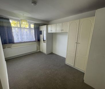 4 bedroom semi-detached house to rent - Photo 2
