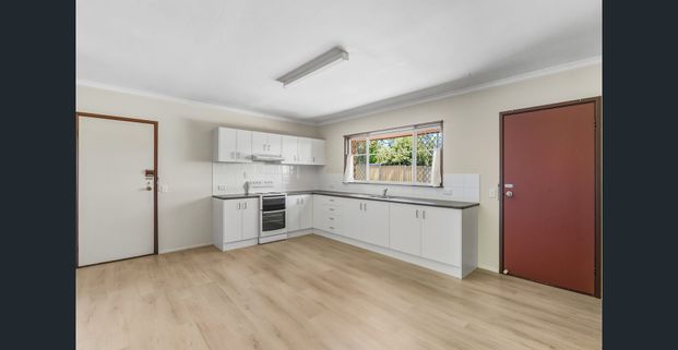 Cosy, Convenient Location - Photo 1