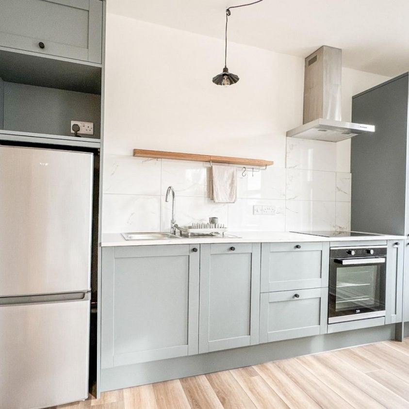 2 bedroom Flat To Let - Photo 1