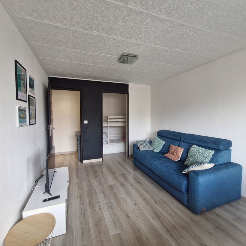 A LOUER STUDIO MEUBLE PORT LA NOUVELLE - Photo 1