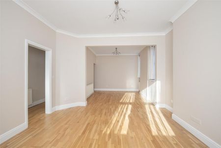 4 bedroom semi-detached house to rent - Photo 4