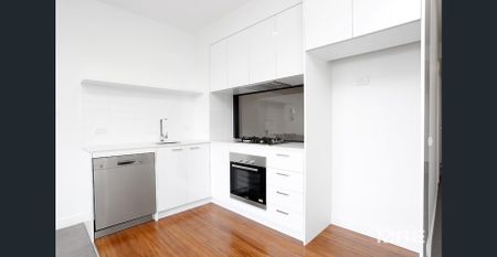 Beautiful and bright in Brunswick West - Photo 4