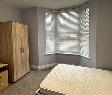 1 Bed Flat, Down, E11 - Photo 5