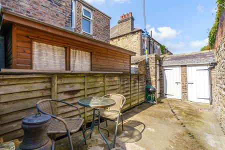 2 bedroom flat to rent - Photo 2