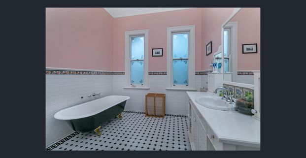 Federation stately family home - Photo 1