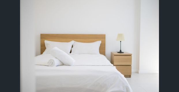 Fully Furnished 1-Bedroom Apartment in Vibrant Marrickville | Sleeps 4 - Photo 1