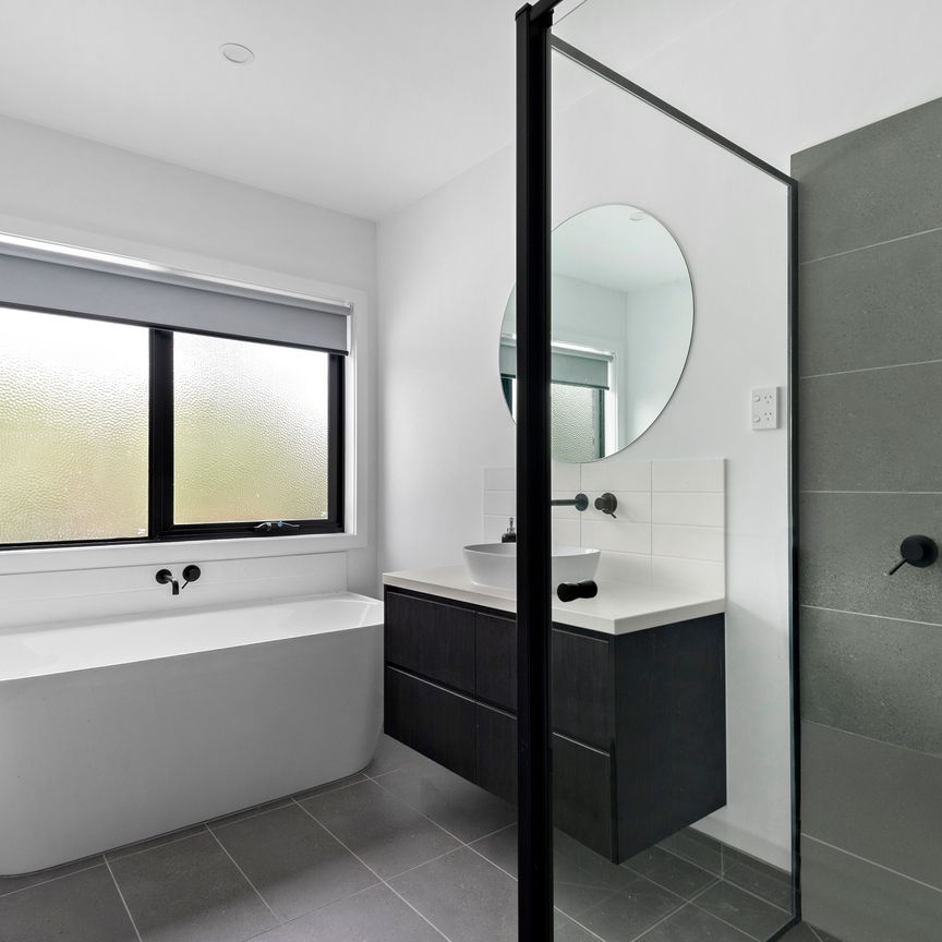 Contemporary Coastal Perfection - Photo 1