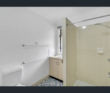 Charming Ground Floor Unit, Ideal Location - Photo 5