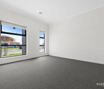 Spacious Four-Bedroom Home with Multiple Living Areas in Tarneit - Photo 3