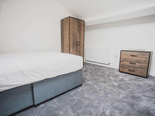 13 bedroom house of multiple occupation to rent - Photo 1