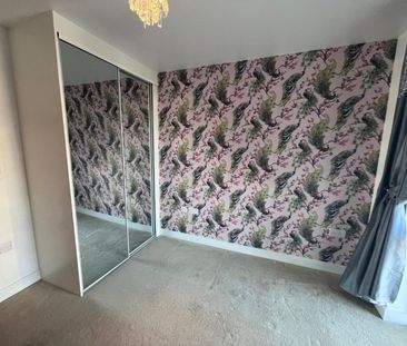 2 bedroom Flat To Let Total Size: 689 SQ FT - Photo 2