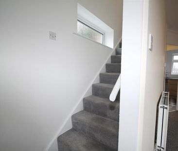 2 Bedroom Maisonette - Upper To Let - Photo 6
