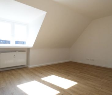 ** Gemütliche Dachgeschosswohnung wird ab März 26 umfangreich moder... - Photo 5
