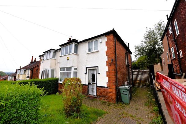 4 bedroom House in Richmond Avenue, Leeds - Photo 1