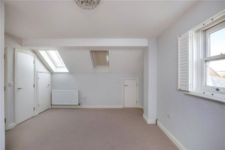 4 bedroom end of terrace house to rent - Photo 4