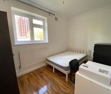 Room in a Shared Flat, Nine Elms Station, SW8 - Photo 2