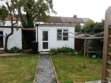 2 bedroom property to rent in Ilford - Photo 4