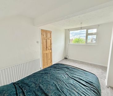 3 bedroom semi-detached bungalow to rent - Photo 6