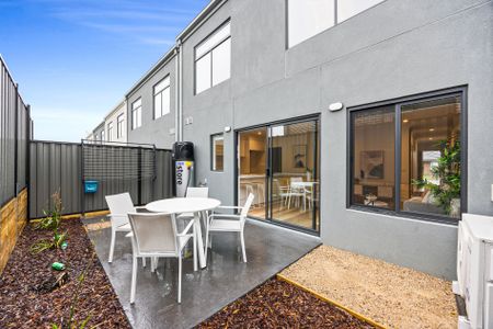 Contemporary Living in Mickleham - Photo 3